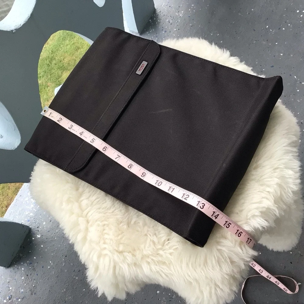 Tumi Lightweight Top Rear Handle Expandable Messenger Travel Case